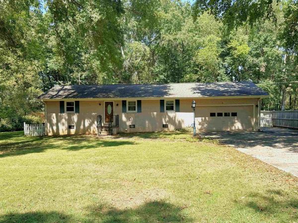 205 Maple St, Tuscumbia, AL 35674