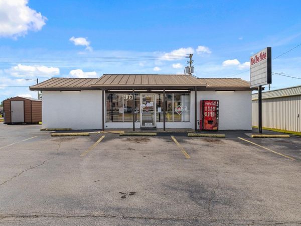 1012 Avalon Ave, Muscle Shoals, AL 35661