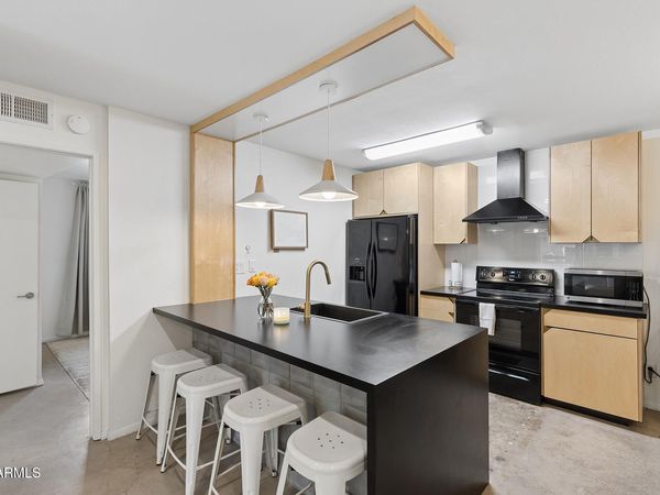 5525 E THOMAS Road, Unit R9, Phoenix, AZ 85018