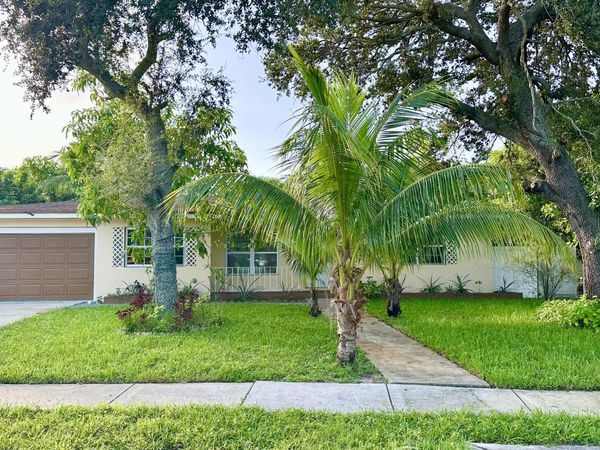 650 E CAMPUS Circle, Fort Lauderdale, FL 33312