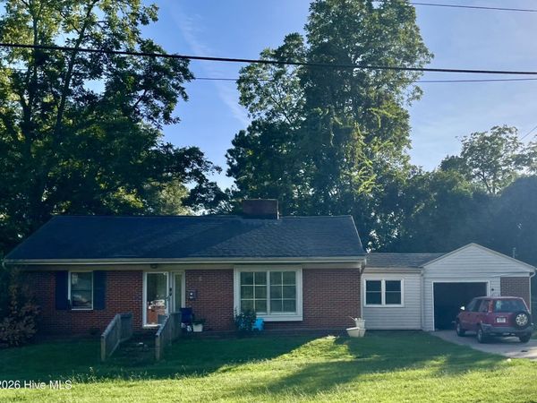 901 N Haughton Street N, Williamston, NC 27892