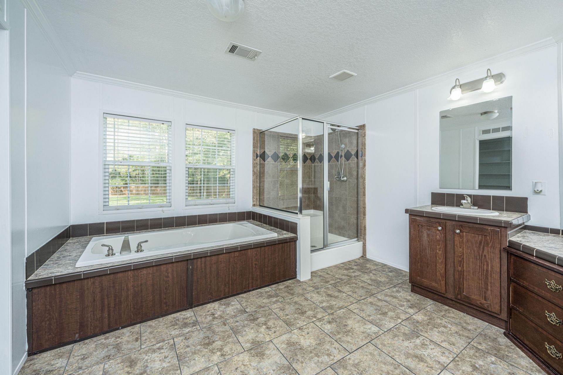 215 Hines Drive Photo 28