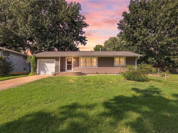 101 Avondale Street, Liberty, MO 64068