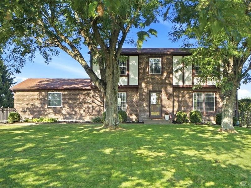 5375 S Hickory Court, Lewisburg, OH 45338 Photo 2