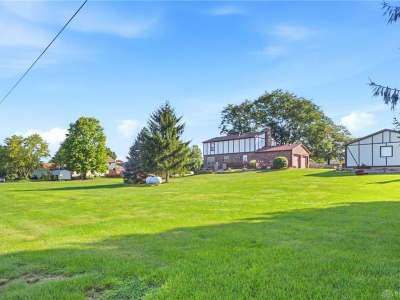 5375 S Hickory Court, Lewisburg, OH 45338 Photo 5