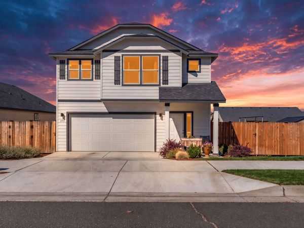 698 NE POSEY Court, Madras, OR 97741