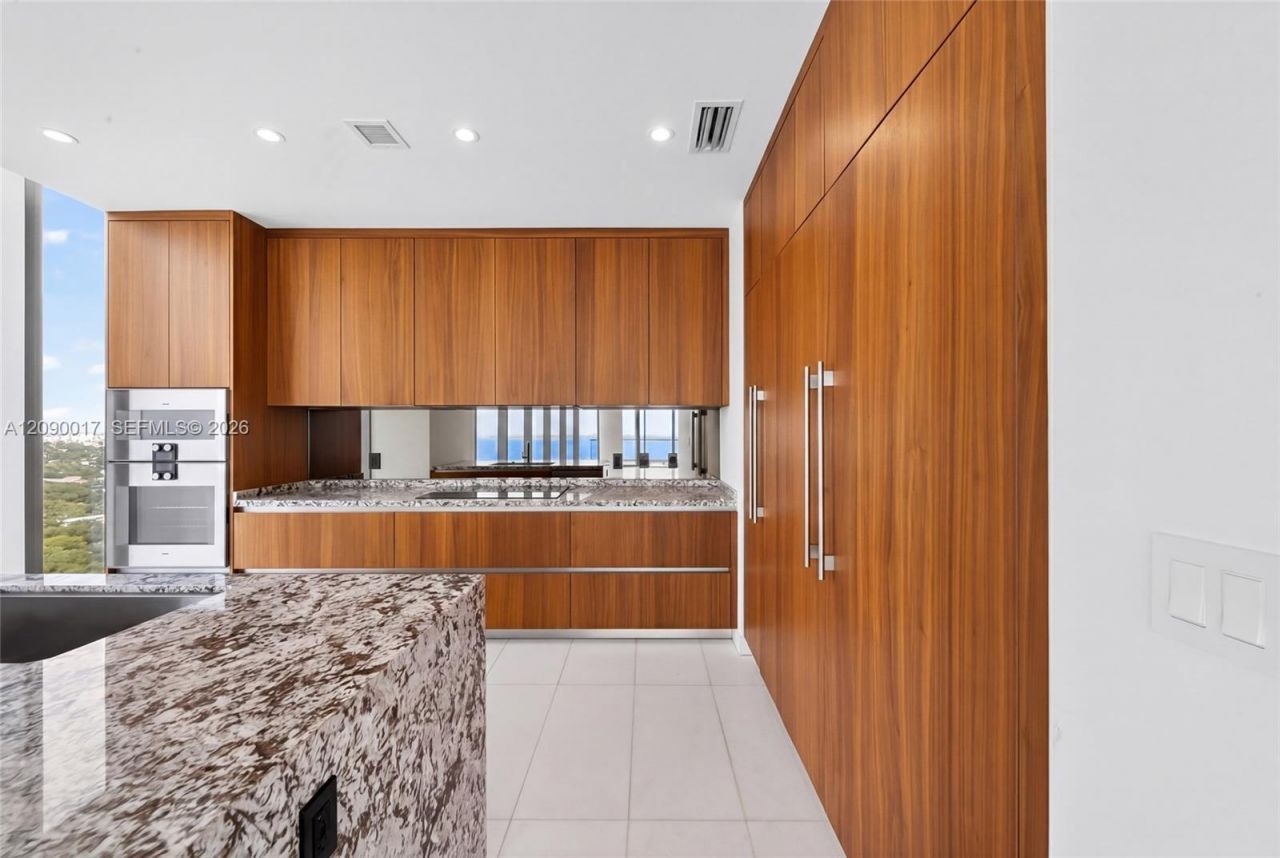 175 SE 25 Rd , Unit 2602, Miami, FL 33129 Photo