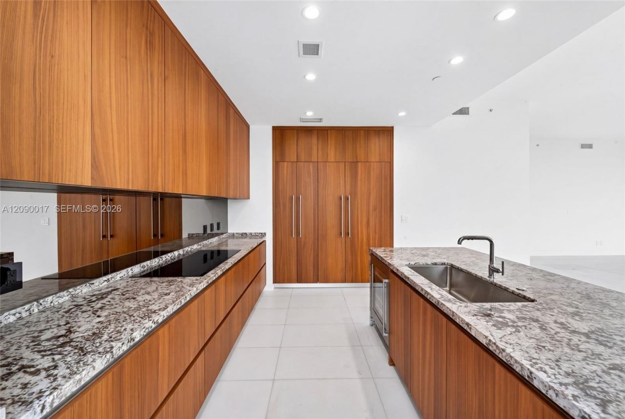 175 SE 25 Rd , Unit 2602, Miami, FL 33129 Photo