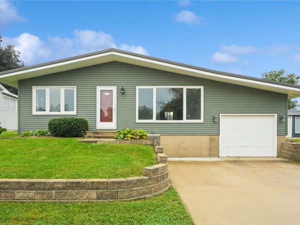 1535 McGowan Blvd , Marion, IA 52302