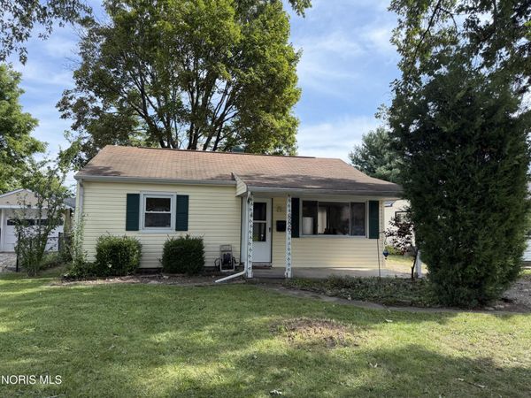 886 Lochhaven Boulevard , Maumee, OH 43537