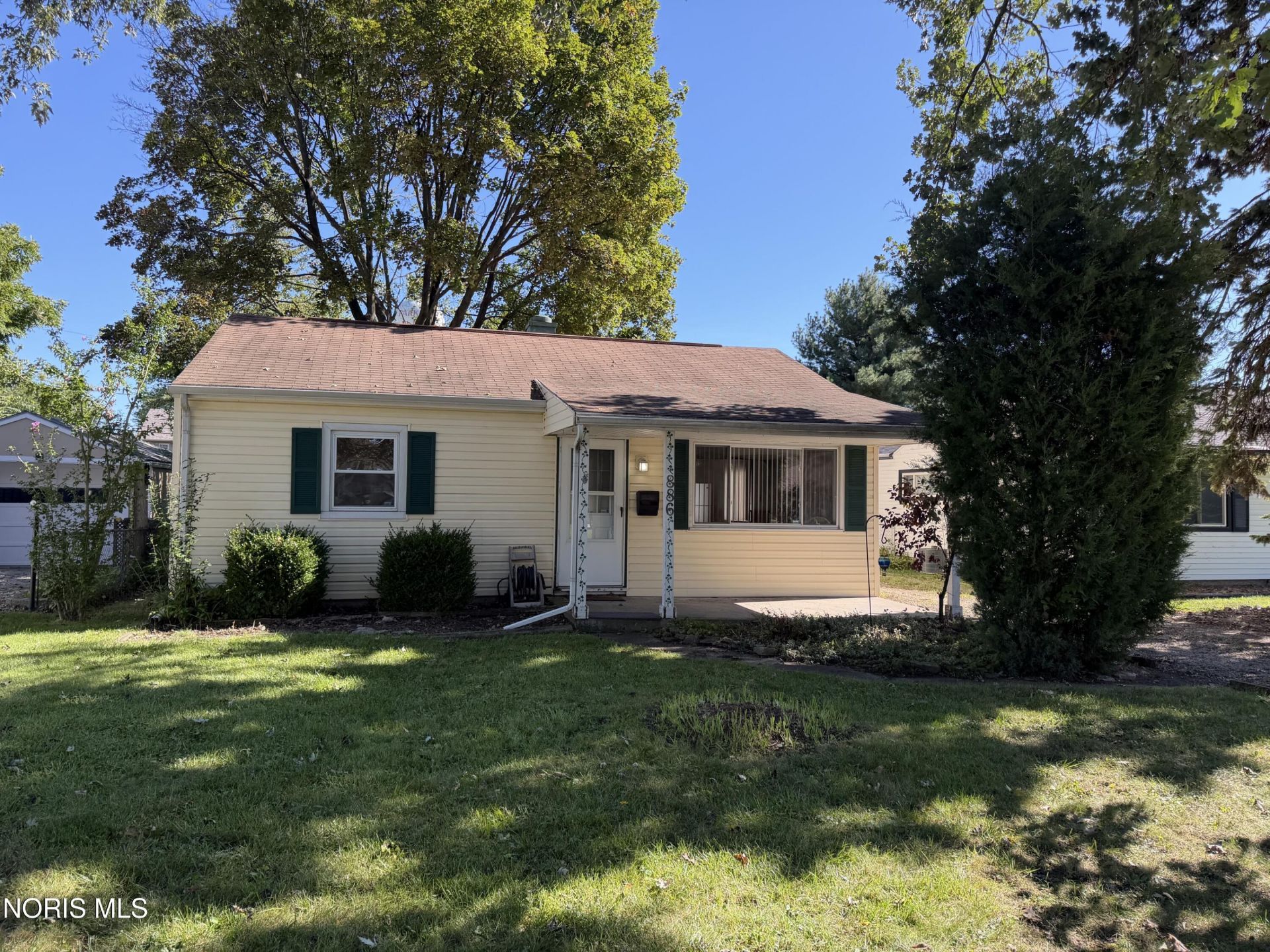 886 Lochhaven Boulevard, Maumee, OH 43537 Main Photo