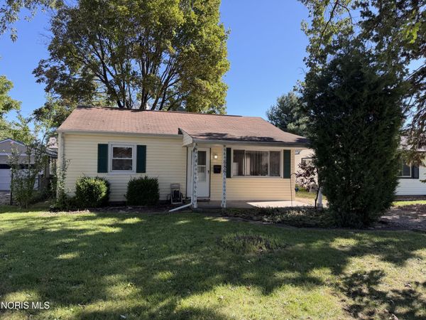 886 Lochhaven Boulevard, Maumee, OH 43537
