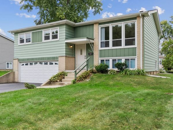 2613 Willow Avenue, Woodridge, IL 60517