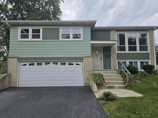 2613 Willow Avenue , Woodridge, IL 60517