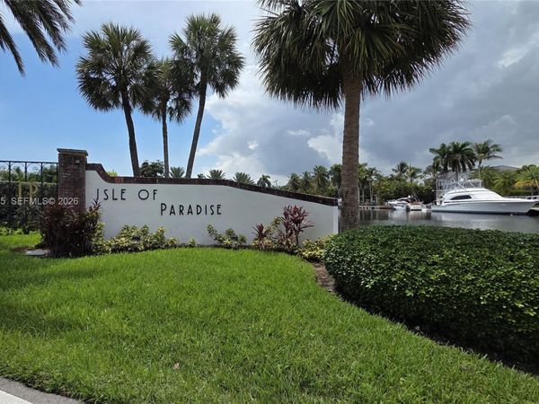 450 Paradise Isle Blvd , Unit 109, Hallandale Beach, FL 33009