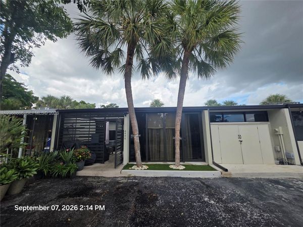 6446 E Miami Lakes Dr E, Miami Lakes, FL 33014
