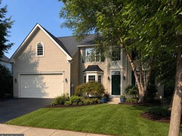 30 HOUSER DRIVE, LOVETTSVILLE, VA 20180