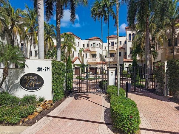 221 Harbour DR, Unit 6, NAPLES, FL 34103