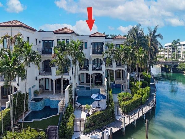 221 Harbour DR, Unit 6, NAPLES, FL 34103