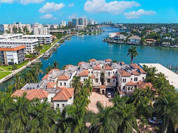 221 Harbour DR, Unit 6, NAPLES, FL 34103