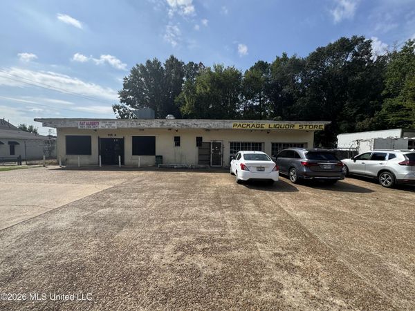 615 Beasley Road, Jackson, MS 39206