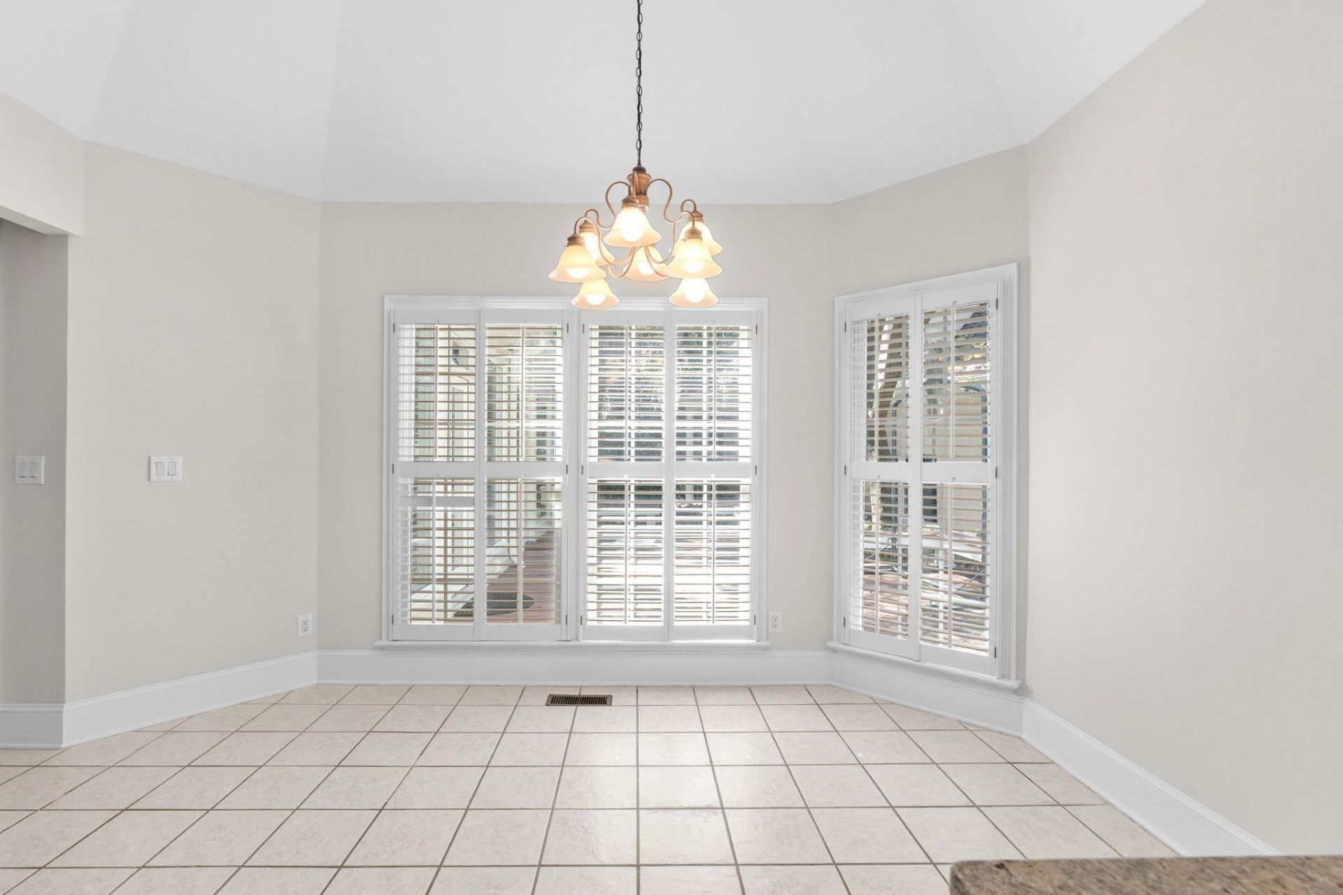 184 Summerwood Dr.  Photo 12