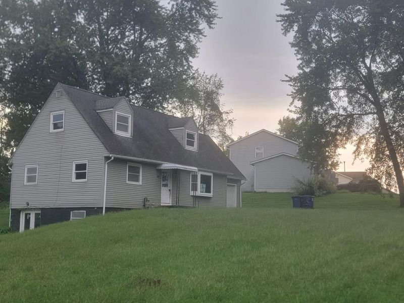 94 Hilltop Drive NE, Newark, OH 43055 Photo 2