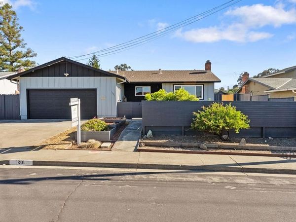 1201 Belfair Dr, Pinole, CA 94564