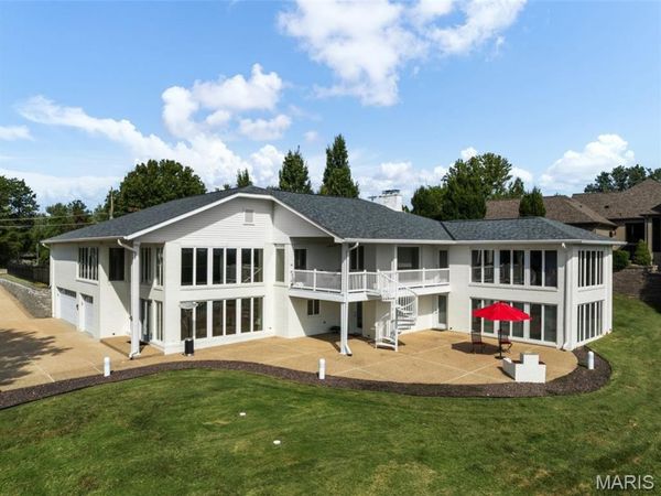 7006 Christopher Drive, Oakville, MO 63129