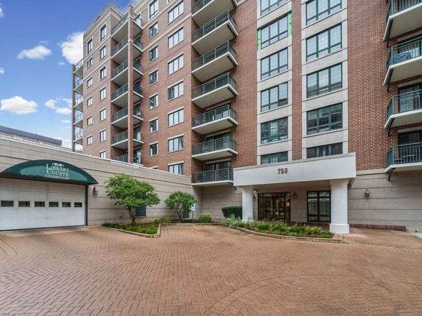 750 Pearson Street , Unit 208, Des Plaines, IL 60016