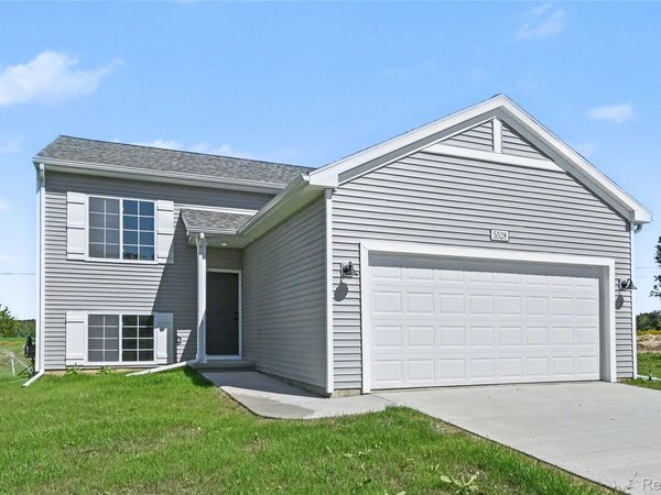 5528 Lahring Road, Fenton Township, Mi 48451