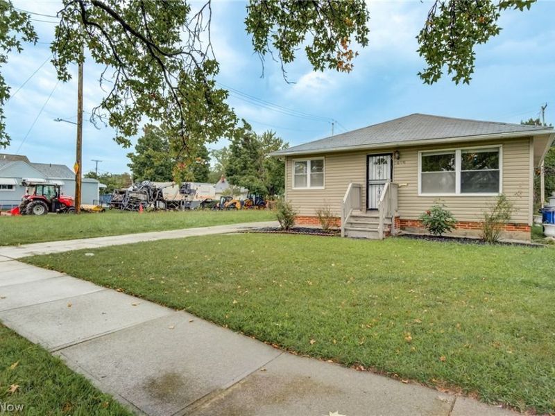 16110 Seville Road, Cleveland, OH 44128 Photo 1