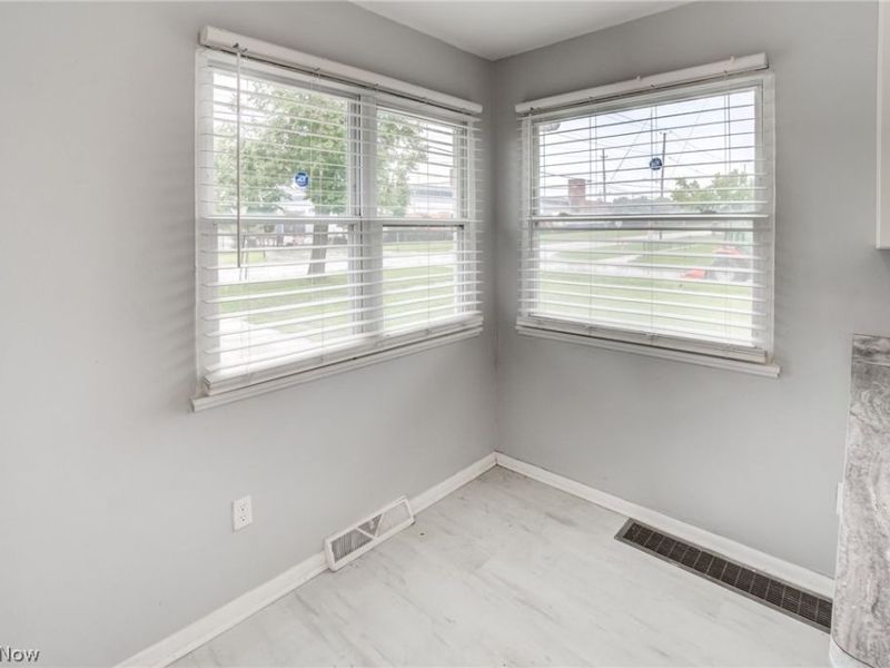 16110 Seville Road, Cleveland, OH 44128 Photo 12