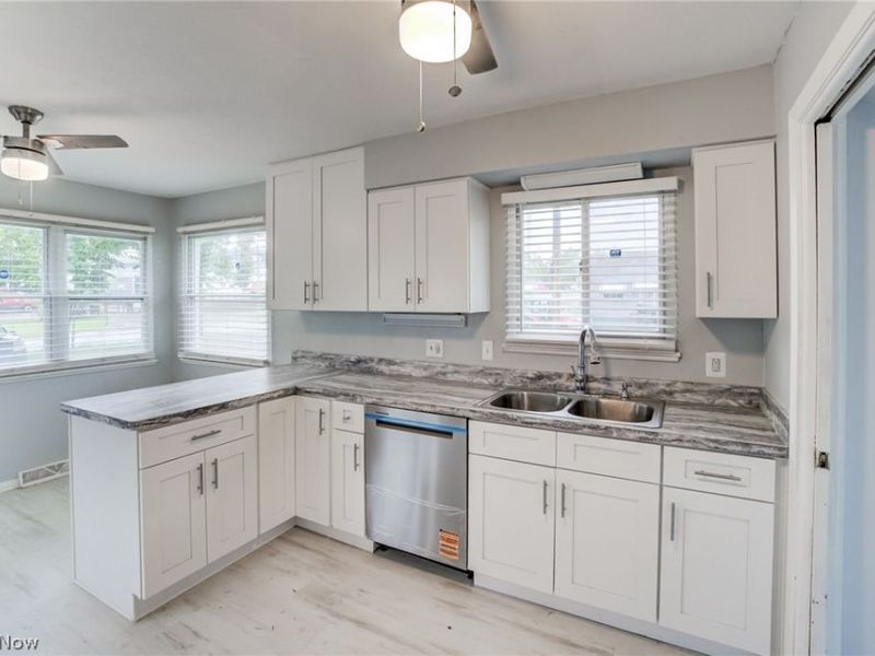 16110 Seville Road, Cleveland, OH 44128 Photo 16