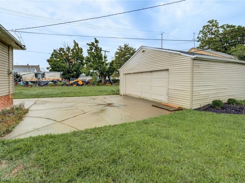 16110 Seville Road, Cleveland, OH 44128 Photo 36