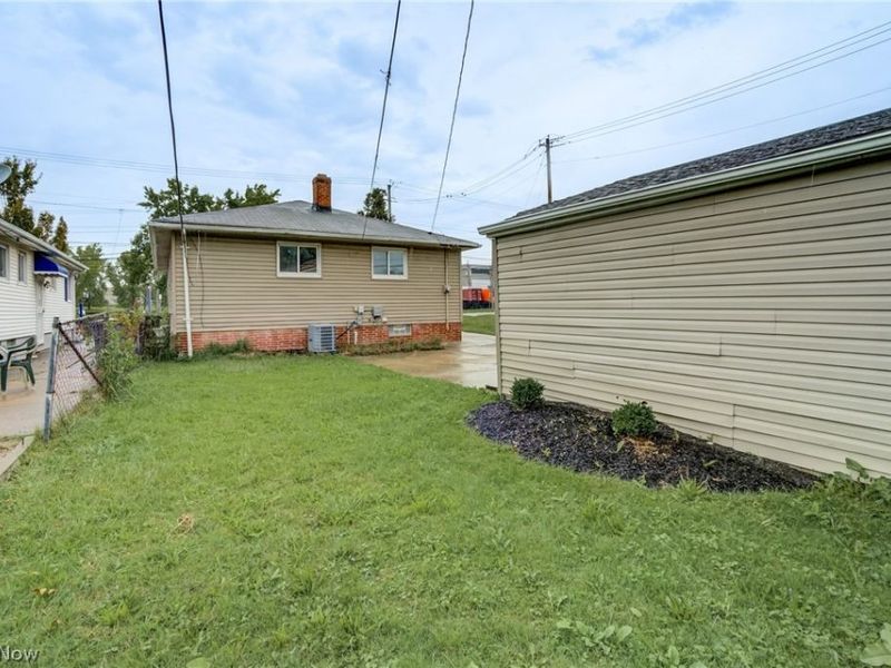 16110 Seville Road, Cleveland, OH 44128 Photo 37