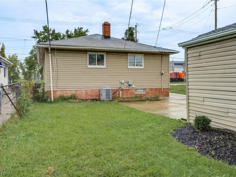 16110 Seville Road, Cleveland, OH 44128 Photo 38