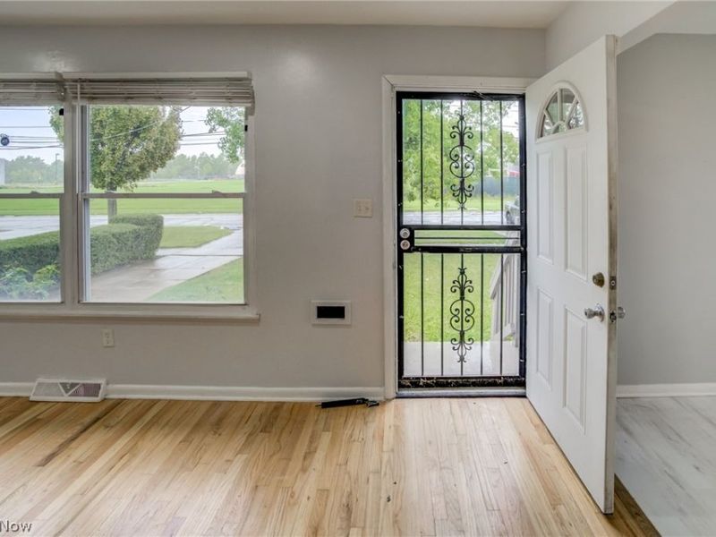16110 Seville Road, Cleveland, OH 44128 Photo 5