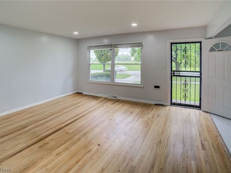 16110 Seville Road, Cleveland, OH 44128 Photo 9