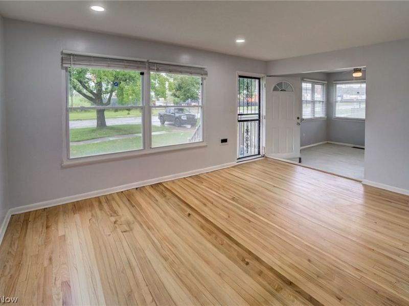 16110 Seville Road, Cleveland, OH 44128 Photo 9