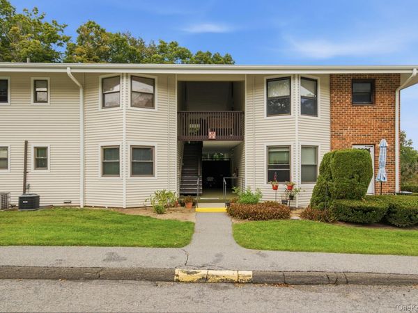 27 Walden Court, Unit F, Yorktown Heights, NY 10598