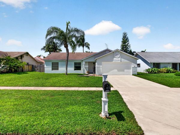 39 CEDAR Circle, Boynton Beach, FL 33436