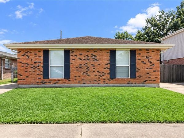 3707 SHANGRI LA Drive, Chalmette, LA 70043