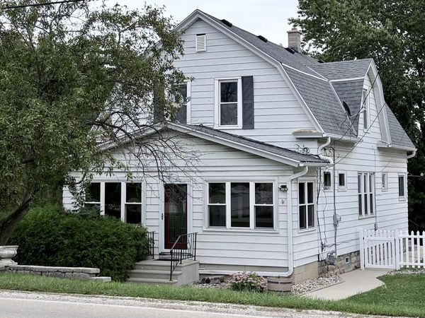 8860 S 5th AVENUE, Oak Creek, WI 53154