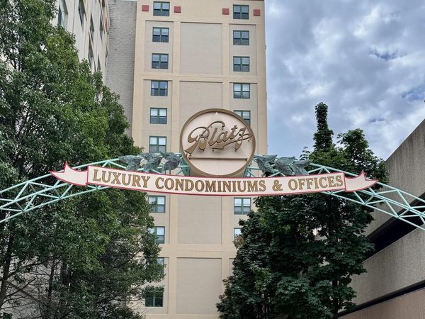 270 E Highland AVENUE, Unit 1042, Milwaukee, WI 53202