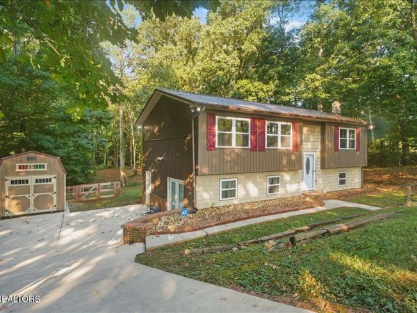 6901 Howard School Rd, Maryville, TN 37801