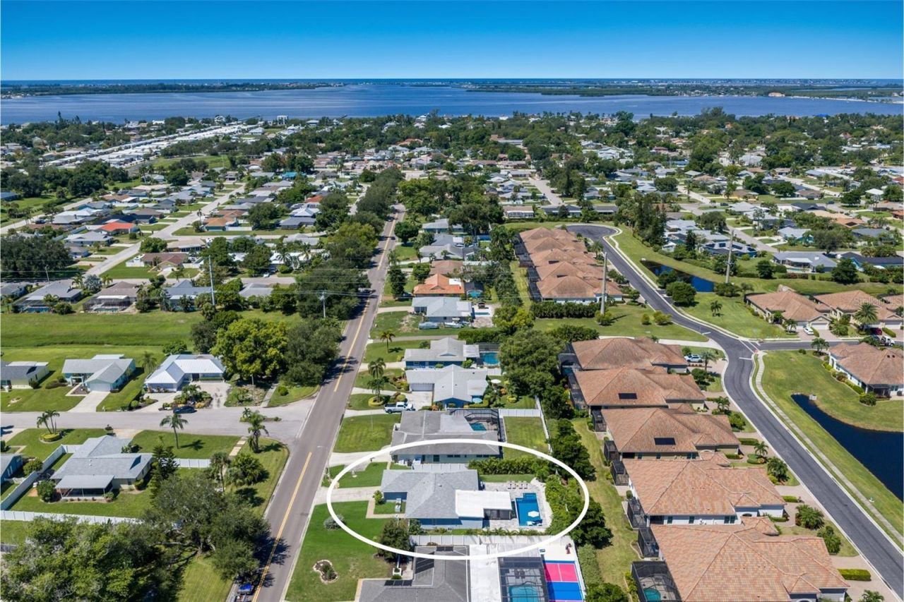 6910 18th Avenue W, Bradenton, FL 34209 Photo