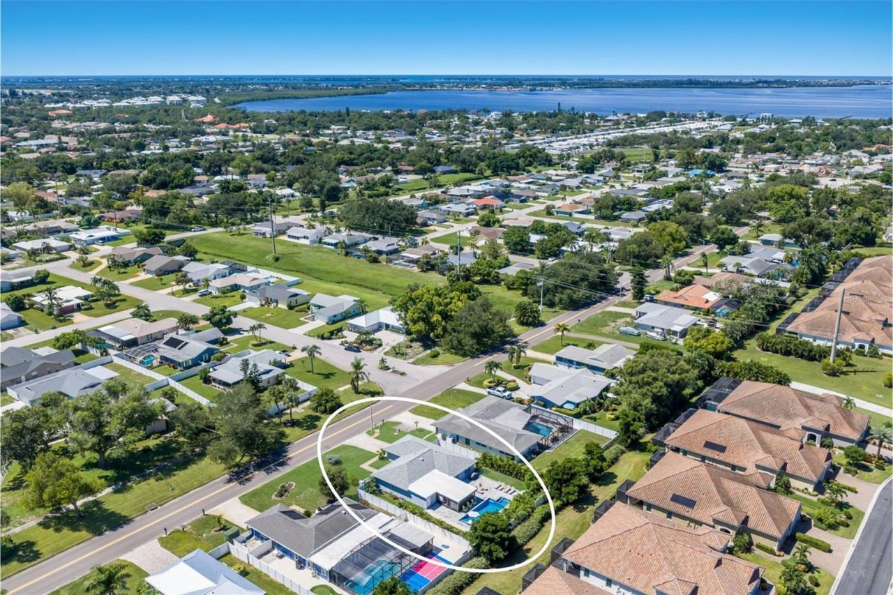 6910 18th Avenue W, Bradenton, FL 34209 Photo