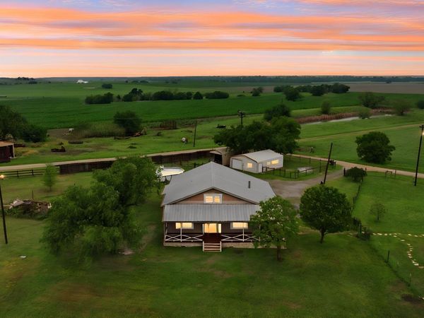 1000 County Road 458, Coupland, TX 78615