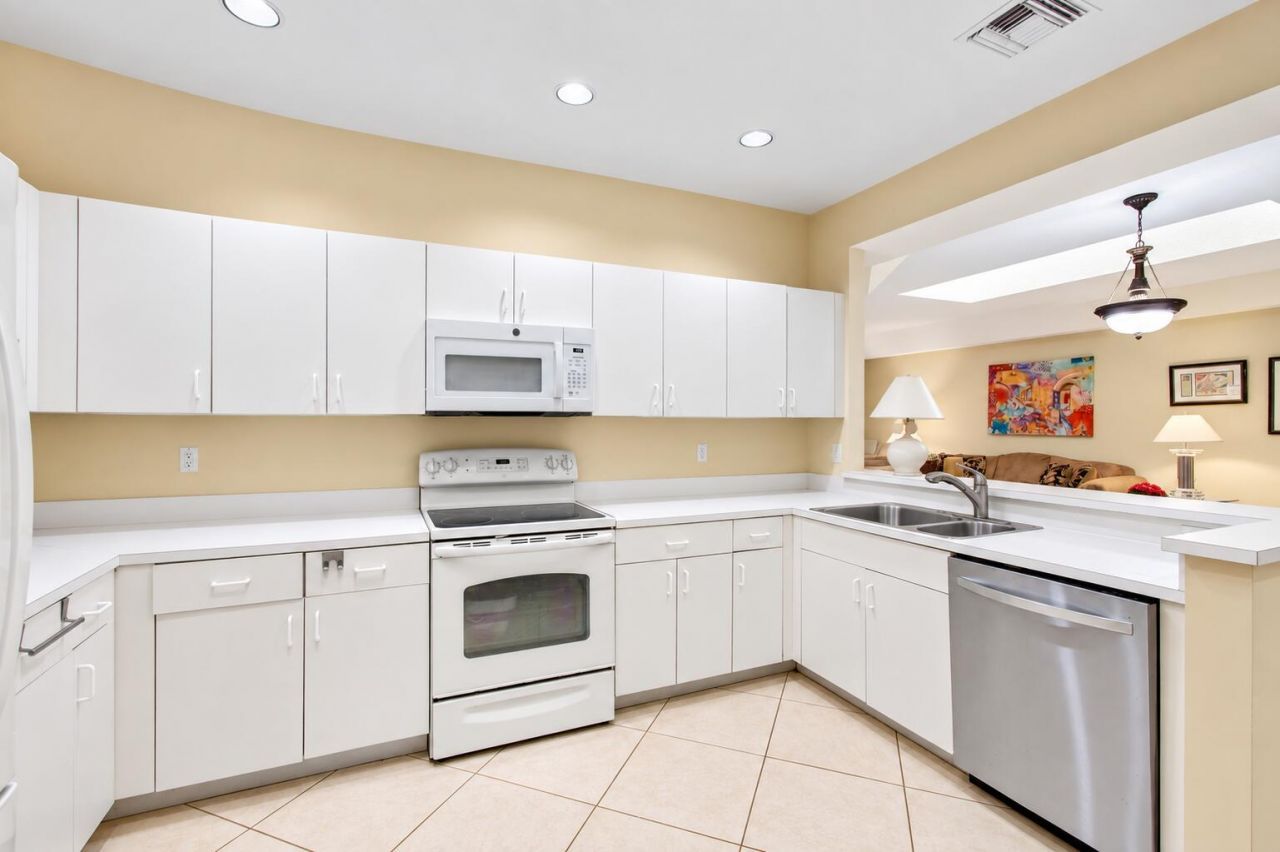 12598 Crystal Pointe Drive, Unit B, Boynton Beach, FL 33437 Photo